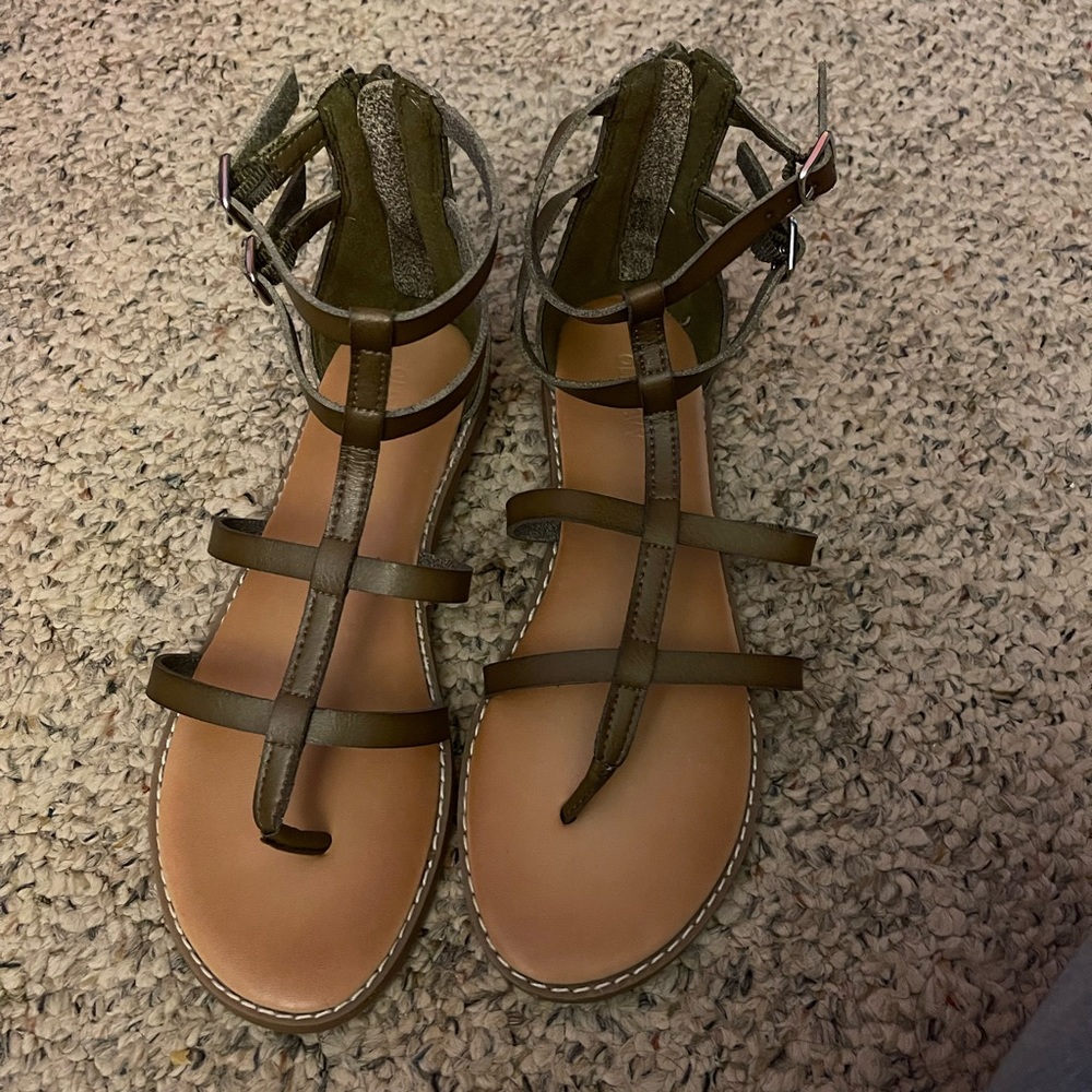 Old Navy Sandals. Size 7. Never worn